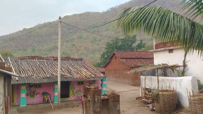 பெங்களூரு டு ஒடிசா.. 1300 கி.மீ நடந்தே சென்ற 3 தொழிலாளர்.. சம்பளம் கொடுக்காத முதலாளிக்கு வலை ! 