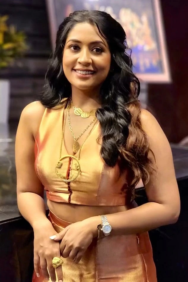 “என்ன பண்ணுறது.. இங்க கூட Selfie எடுக்குறாங்க..” - ரசிகர்கள் குறித்து மன வருத்தமடைந்த பிரபல நடிகை !