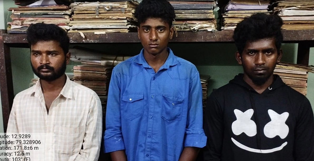 உயிரோடு இருக்கும் பாம்பை கடித்து துப்பிய இளைஞர்கள்.. மாஸாக வீடியோ வெளியிட்ட 3 பேரை தட்டி தூக்கிய போலிஸ் !