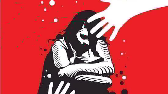 காதலிப்பதாக கூறி பள்ளி மாணவி பாலியல் வன்கொடுமை.. உடந்தையாக செயல்பட்ட தோழிகளோடு insta காதலன் அதிரடி கைது !