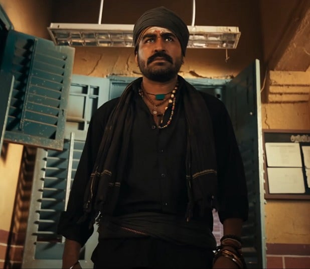 “மூளை மாற்று அறுவை சிகிச்சை குறித்த கதையா பிச்சைக்காரன் 2 ?” - ரிலீஸ் தேதியுடன் வெளியானது ட்ரைலர் !