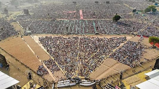 அமித்ஷா பங்கேற்ற விழாவில் 11 பேர் பலி.. கொதிக்கும் வெயிலில் 6 மணிநேரம் மக்களை வதைத்த மகாராஷ்டிரா அரசு!