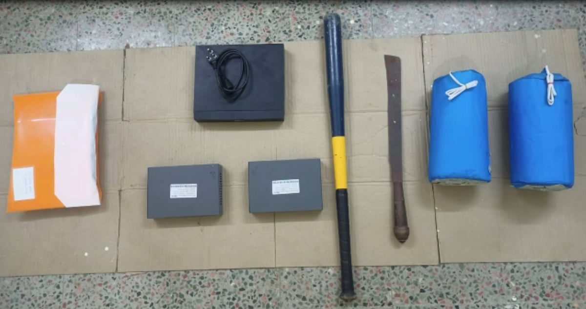 ரெளடி பட்டியலில் இருக்கும் பாஜக நிர்வாகி வீட்டில் போலிஸார் அதிரடி சோதனை:ஆயுதங்கள், வெடிபொருட்கள் பறிமுதல்