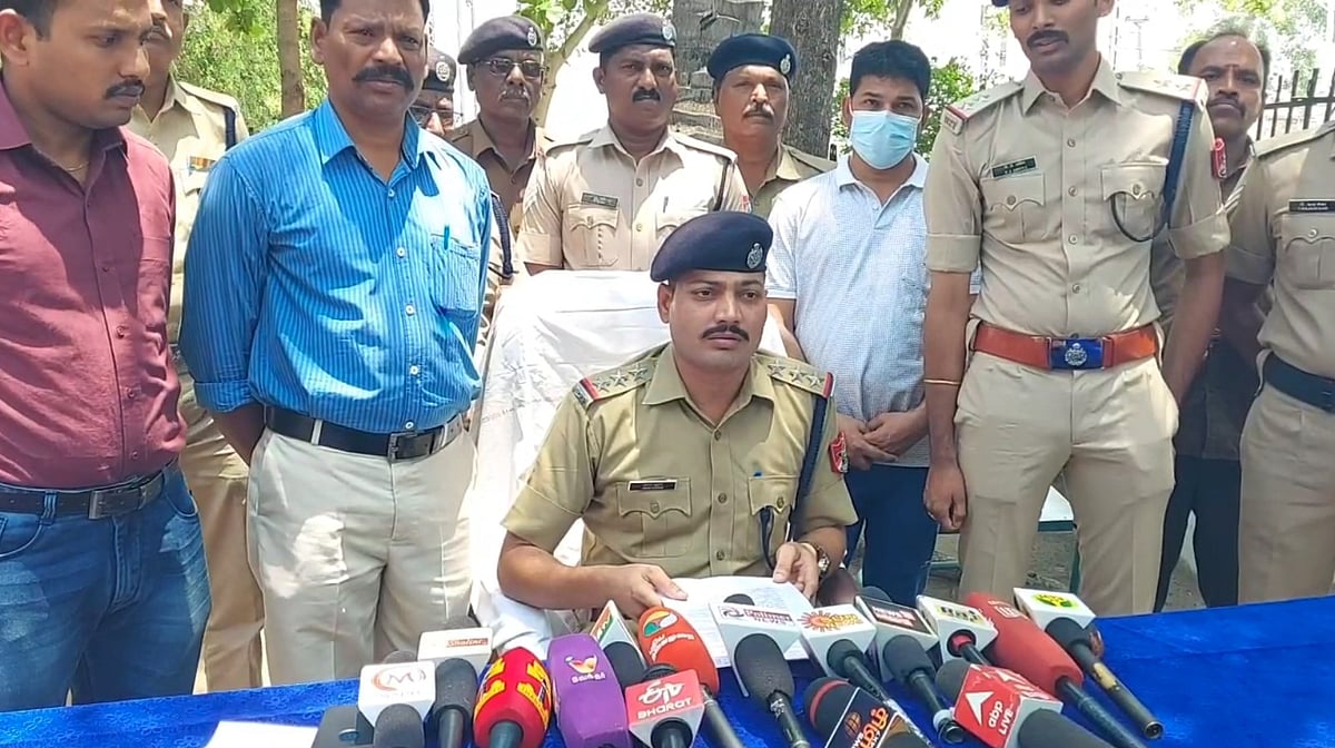 போலி சாப்ட்வேரில் ரயில்வே டிக்கெட் விற்பனை.. ஆன்லைனில் நூதன மோசடியில் ஈடுபட்ட மர்ம கும்பல்: பகீர் தகவல்!