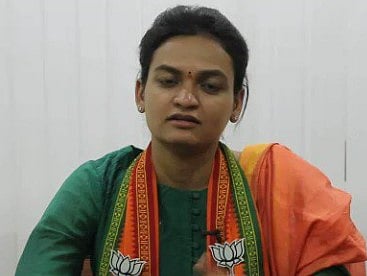 இன்றைக்குப் பிறந்தநாள் அம்பேத்கருக்கா? விவேகானந்தருக்கா? .. குழம்பிப் போன பா.ஜ.க பெண் நிர்வாகி!