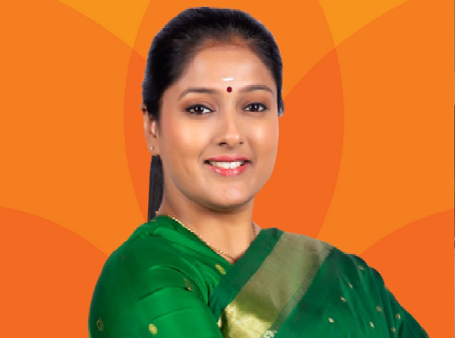 “ஏன் இவ்வளவு சீரியஸ் அண்ணாமலை? நான் உன்னை மிரட்டுறேன்னு அழுதாயா?” -ஒருமையில் வறுத்தெடுத்த காயத்ரி ரகுராம்
