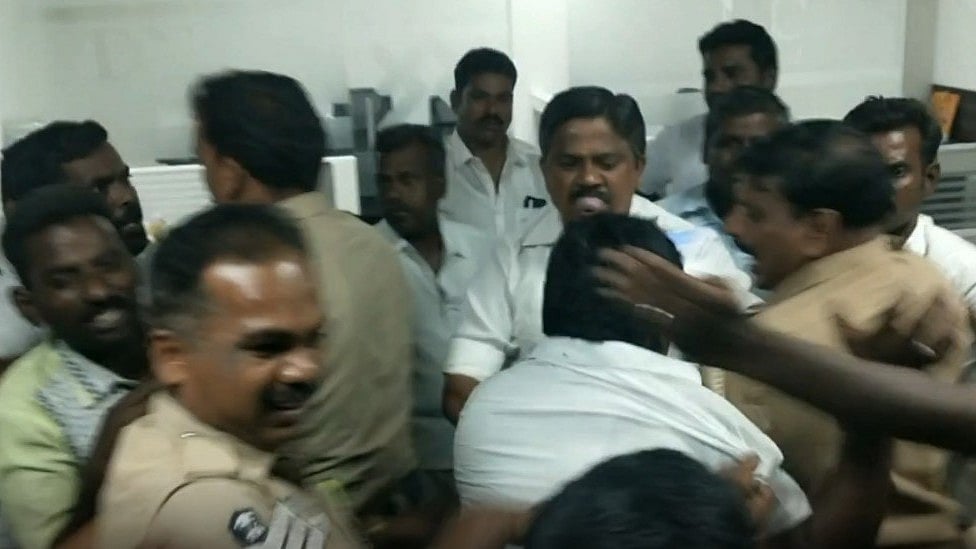 நிதி நிறுவனத்திற்குள் புகுந்து அராஜகம்.. அடியாட்களை கொண்டு ஊழியர்களைத் தாக்கிய அதிமுக ஒன்றிய செயலாளர்!