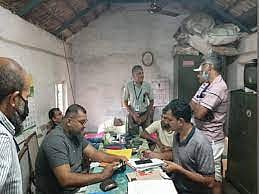 சினிமா பாணியில் லஞ்சப்பணம் கடத்தல்.. பணமரமாக மாறிய வாழைமரம்.. கேரளாவில் நடந்த சோதனையில் அதிர்ச்சி !