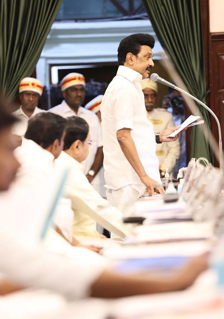 “இடைஞ்சல் தர நினைத்தால் கைகட்டி வேடிக்கை பார்க்க மாட்டோம்..”: சட்டபேரவையில் ஆளுநரை எச்சரித்த முதலமைச்சர்!