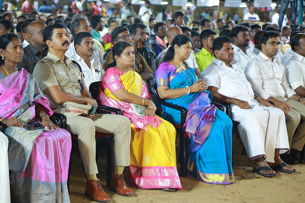 “பாரம்பரிய கலைகள் & உணவு திருவிழா..” : தூத்துக்குடியில் களைகட்டிய நெய்தல் விழா - வியந்து பார்த்த மக்கள்!