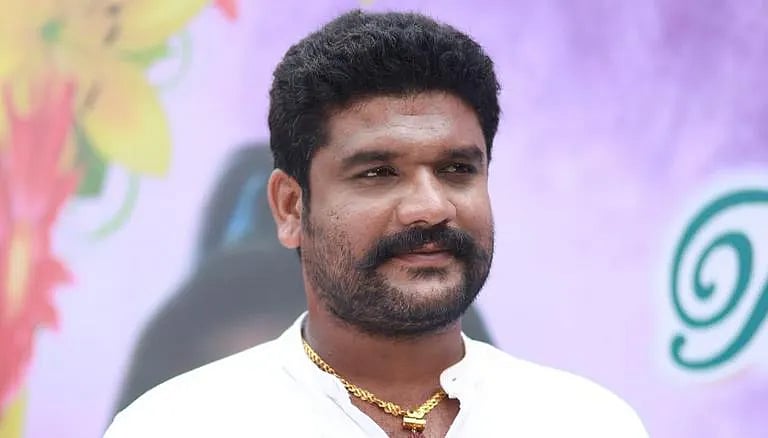 தொடரும் சோகம்.. பிரபல சின்னத்திரை நடிகர் திடீர் தற்கொலை.. அதிர்ச்சியில் மூழ்கிய கன்னட திரையுலகம் !