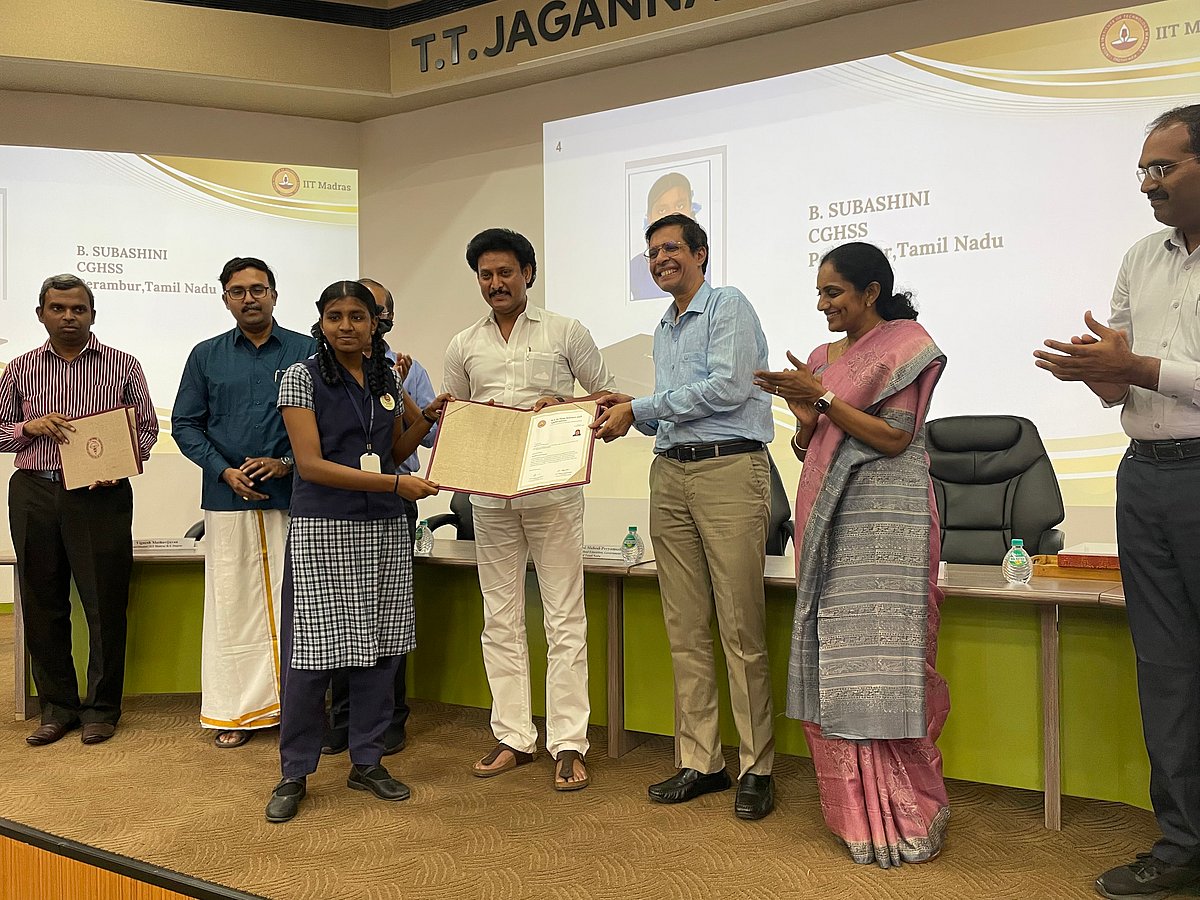 “அறிவுப் புரட்சிக்கு வித்திட்ட பள்ளிக்கல்வித்துறை..” : IITM திட்டத்தால் No.1 மாநிலமாக மாறும் தமிழ்நாடு !
