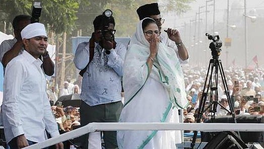 "என் உயிரை கொடுத்தாவது நாட்டை காப்பாற்றுவேன்"... மேற்குவங்க முதல்வர் மம்தா பானர்ஜி உருக்கமான பேச்சு!