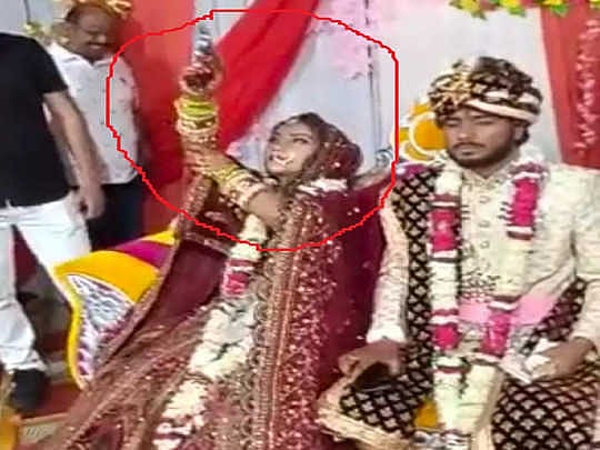 துப்பாக்கியால் சுட்ட 4 முறை மணமகள்.. பீதியில் உறைந்து போன மணமகன்.. மிரளவிடும் வீடியோவால் போலிசார் செக் !