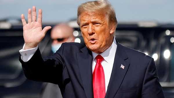 ஆபாச நடிகையோடு தொடர்பு விவகாரம் : அமெரிக்க முன்னாள் அதிபர் ட்ரம்ப் நீதிமன்றத்தில் வைத்து அதிரடி கைது !