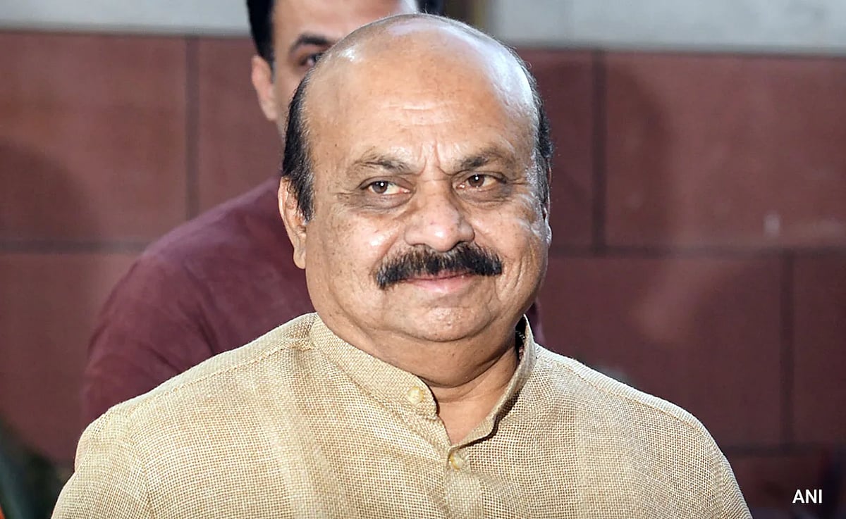 கர்நாடக முதல்வர் 1500 கோடி ஊழல் செய்தார்.. சொந்த கட்சி MLA-வின் புகாரால் அதிர்ச்சியில் பாஜக தொண்டர்கள் !