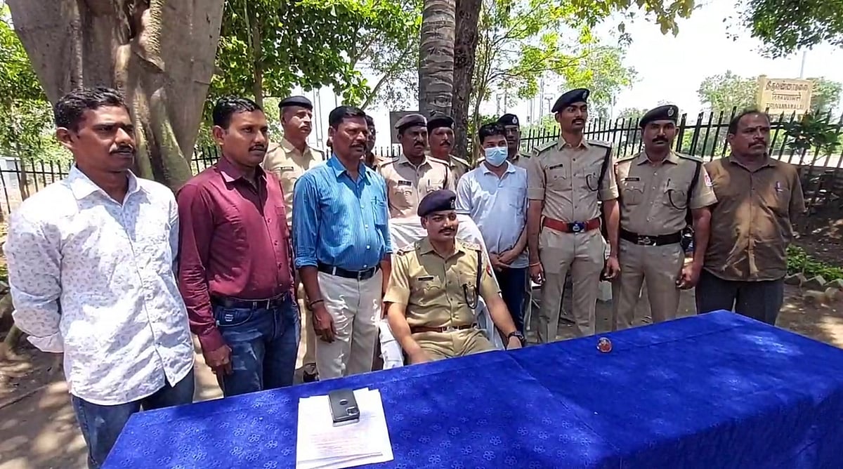 போலி சாப்ட்வேரில் ரயில்வே டிக்கெட் விற்பனை.. ஆன்லைனில் நூதன மோசடியில் ஈடுபட்ட மர்ம கும்பல்: பகீர் தகவல்!