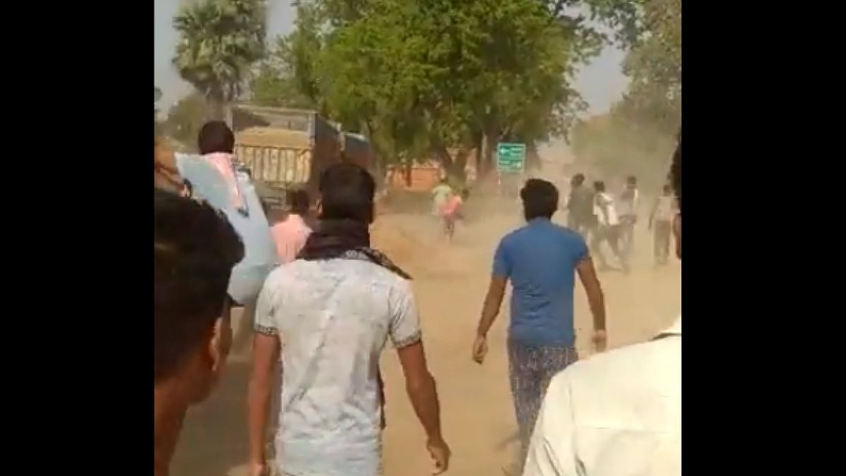 மணல் கடத்தல்.. தடுக்க வந்த பெண் அதிகாரியைத் தாக்கி தரதரவென இழுத்துச் சென்ற 44 பேர்: பீகாரில் கொடூரம்!