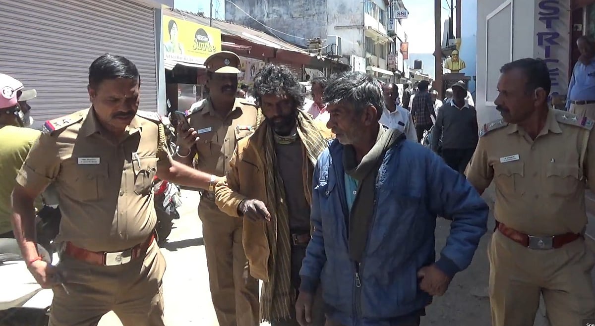 திருடிய நகைகளில் பங்கு.. அடித்துக்கொண்ட திருடர்கள்.. இறுதியாக நடந்த ட்விஸ்டால் போலிசில் சிக்கிய கும்பல் !