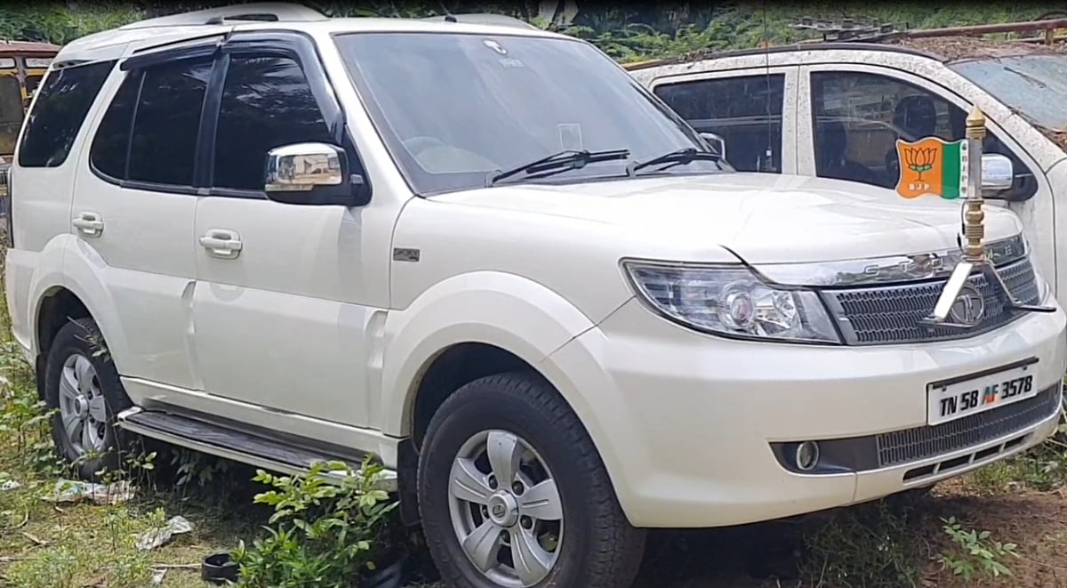 ரெளடி பட்டியலில் இருக்கும் பாஜக நிர்வாகி வீட்டில் போலிஸார் அதிரடி சோதனை:ஆயுதங்கள், வெடிபொருட்கள் பறிமுதல்