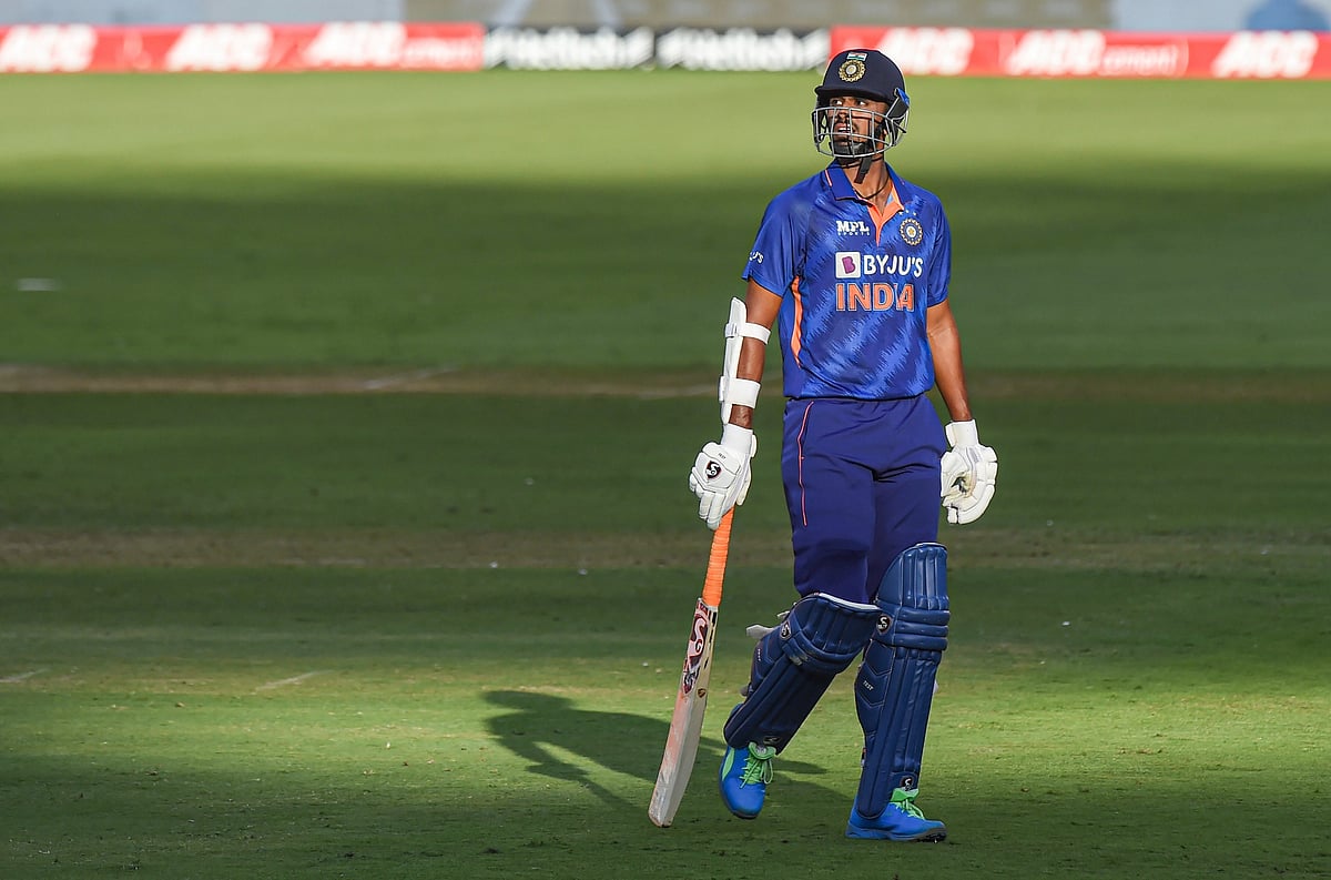 மீண்டும் மீண்டும் காயம்.. IPL தொடரில் இருந்து தமிழக வீரர் விலகல்.. ரசிகர்கள் அதிருப்தி ! 