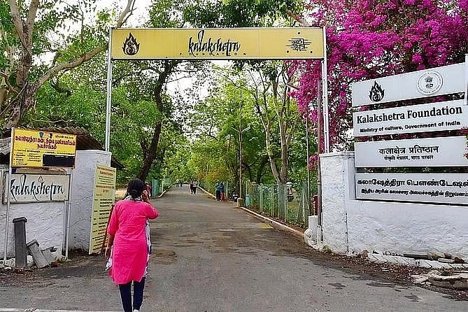 மாணவிகளுக்கு பாலியல் தொல்லை.. பெரிய சிக்கலில் கலாஷேத்ரா: பொறுப்பில்லாத பதில்களால் விலகிய பெண் வழக்கறிஞர்!