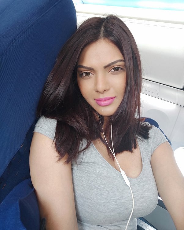 “கவர்ச்சியாக இருக்கிறாய்..” அத்துமீறிய பிரபல தொழிலதிபர்.. பாலியல் புகார் கொடுத்த பாலிவுட் நடிகை !