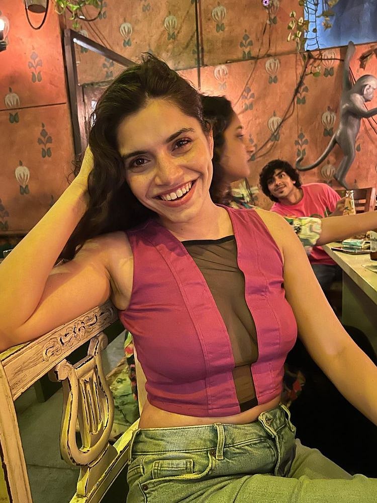 “பாத்ரூம் தண்ணில காபி போட்டு குடித்தேன்”:துபாய் சிறையில் சிக்கவைக்கப்பட்ட பாலிவுட் நடிகை குமுறல்-பின்னணி?