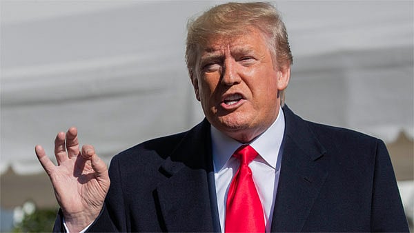 ஆபாச நடிகையோடு தொடர்பு விவகாரம் : அமெரிக்க முன்னாள் அதிபர் ட்ரம்ப் நீதிமன்றத்தில் வைத்து அதிரடி கைது !