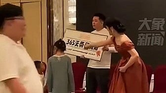 ஊதியத்துடன்  ஒரு வருடம் விடுமுறை.. நிறுவனம் நடத்திய போட்டியில் ஊழியருக்கு அடித்த ஜாக்பாட்!