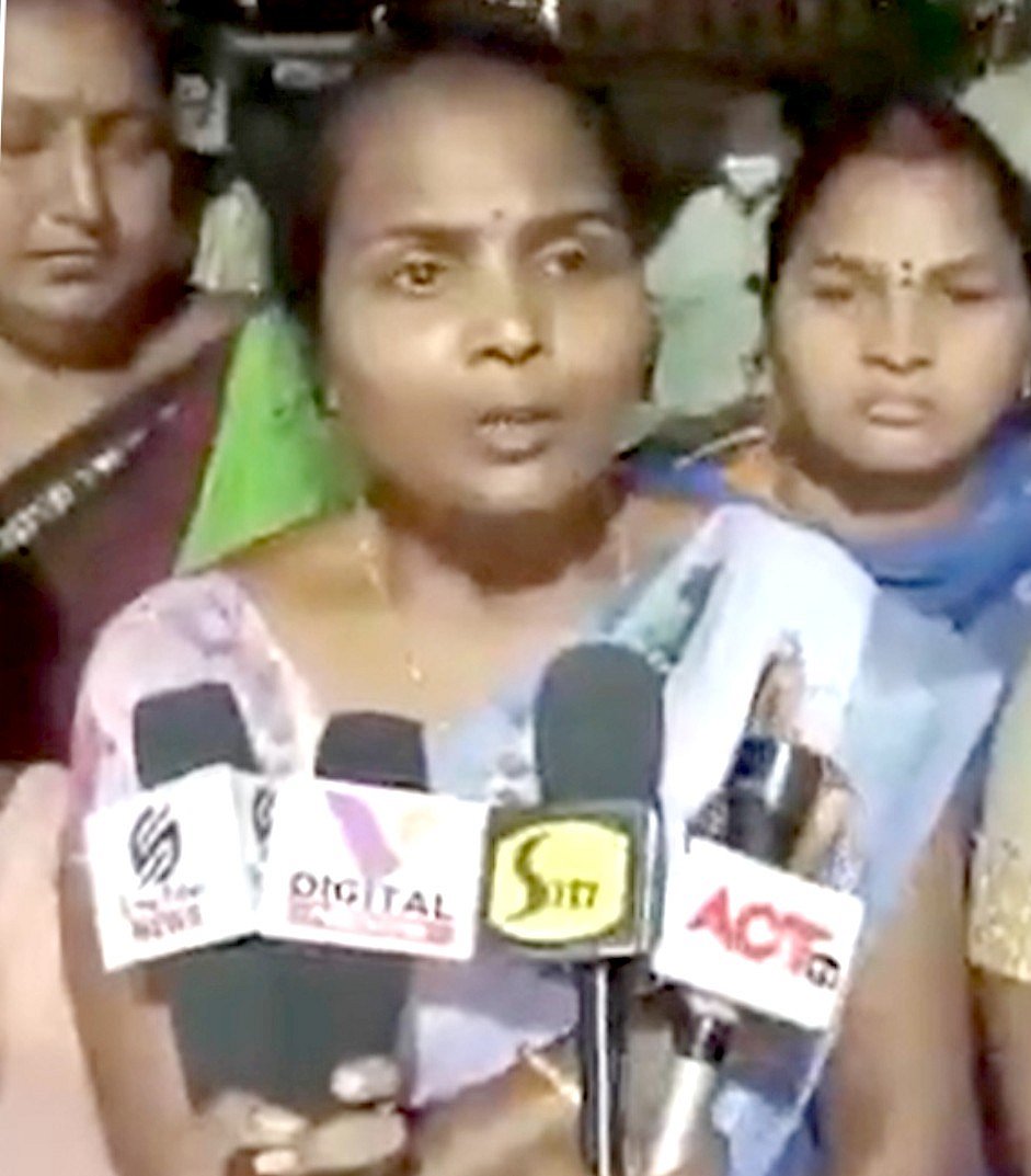 “எங்க இருந்து டா வர்றீங்க..” ஆந்திர முதல்வர் ஸ்டிக்கரை கடித்ததால் ஆத்திரம்.. நாய் மீது பெண் பரபர புகார்!