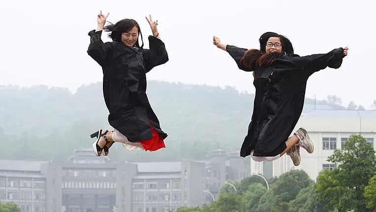 “என்ன.. காதலிக்க ஒரு வாரம் விடுமுறையா..” - சீன  கல்லூரிகளுக்கு அசத்தல் அறிவிப்பு.. காரணம் இதுதான் ! 