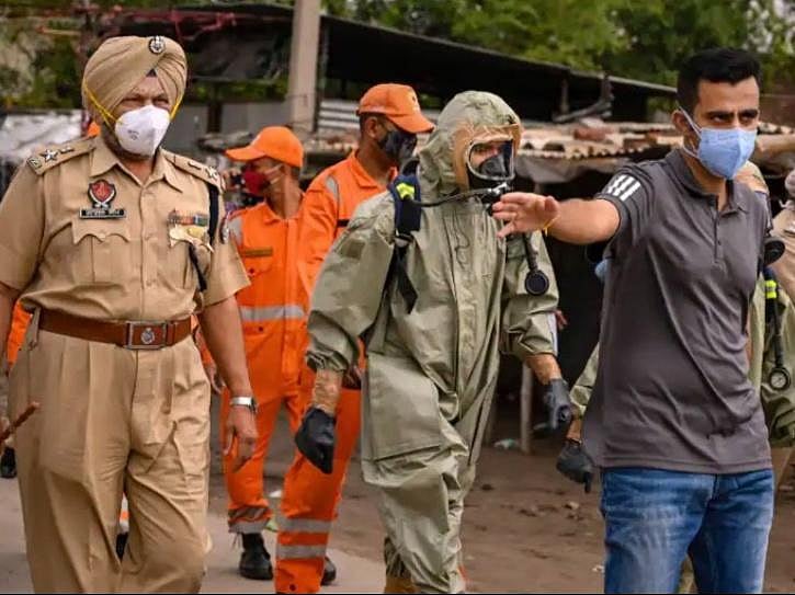 பஞ்சாப் :தொழிற்சாலையில் திடீரென வெளியேறிய விஷவாயு.. 11 தொழிலாளர்கள் பலி.. உடல் நீலமானதால் அதிர்ச்சி !