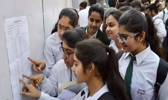 தடை அதை உடை.. மகளுடன் PUC தேர்வில் வெற்றி பெற்ற 5 குழந்தைகளின் தாய் : கர்நாடகாவில் நெகிழ்ச்சி சம்பவம்!