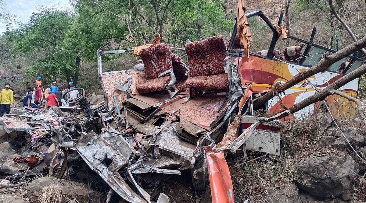 40 பயணிகளுடன் பள்ளத்தில் கவிழ்ந்த பேருந்து.. 13 பேர் பலி: அதிகாலையில் நடந்த கொடூரம்!