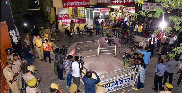 ஆம்புலன்ஸில் ஏன் அழைத்து செல்லவில்லை?..  அத்திக் அகமது கொலை வழக்கில் யோகி அரசுக்கு உச்சநீதிமன்றம் கேள்வி!