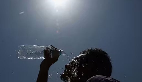 மக்களே உஷார்.. 2 நாட்களுக்கு வீட்டை விட்டு வெளியே வர வேண்டாம்: வானிலை ஆய்வு மையம் எச்சரிக்கை!