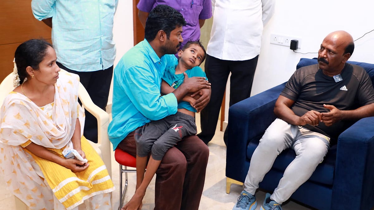 அரியவகை நோயால் பாதிக்கப்பட்ட சிறுவன்.. தனது காரிலேயே மருத்துவமனைக்கு அழைத்து வந்த அமைச்சர் மா.சு !