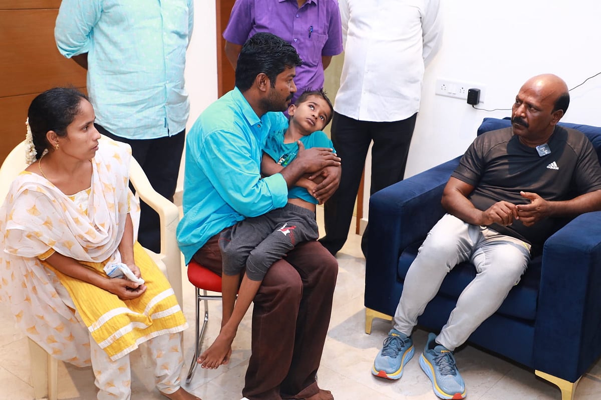 அரியவகை நோயால் பாதிக்கப்பட்ட சிறுவன்.. தனது காரிலேயே மருத்துவமனைக்கு அழைத்து வந்த அமைச்சர் மா.சு !