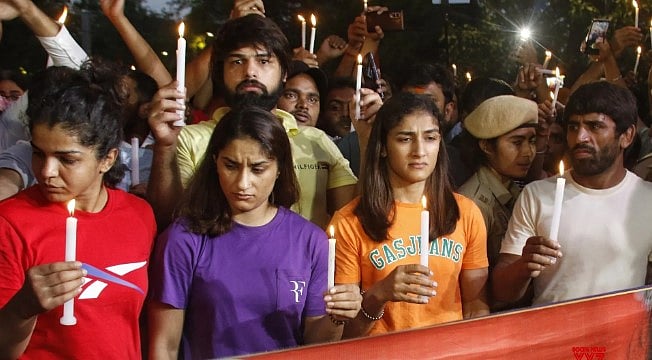 ஒலிம்பிக் பதக்கங்களை கங்கையில் வீச முடிவு... அடுத்த கட்டத்திற்கு நகரும் மல்யுத்த வீரர்கள் போராட்டம்!