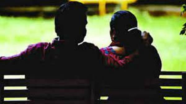 தாயின் இரகசிய உறவால் கடுப்பான மகள்:ஒரு கிராமத்துக்கே தீ வைத்த கொடூரம் -19 வயது மகள் செயலின் பின்னணி என்ன?