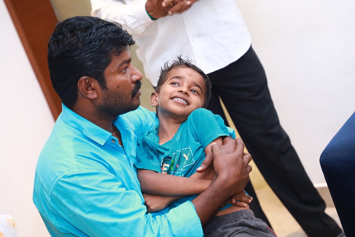 அரியவகை நோயால் பாதிக்கப்பட்ட சிறுவன்.. தனது காரிலேயே மருத்துவமனைக்கு அழைத்து வந்த அமைச்சர் மா.சு !