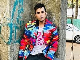 மர்மமான முறையில் கழிவறையில் இறந்து கிடந்த பிரபல நடிகர்.. அதிர்ச்சியில் திரையுலகம்.. போலிஸார் விசாரணை !