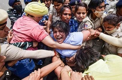 ”முடிசூட்டு விழா முடிந்ததும் மன்னர் தெருக்களில் பொதுமக்களின் குரலை நசுக்குகிறார்”- ராகுல் காந்தி கண்டனம்!
