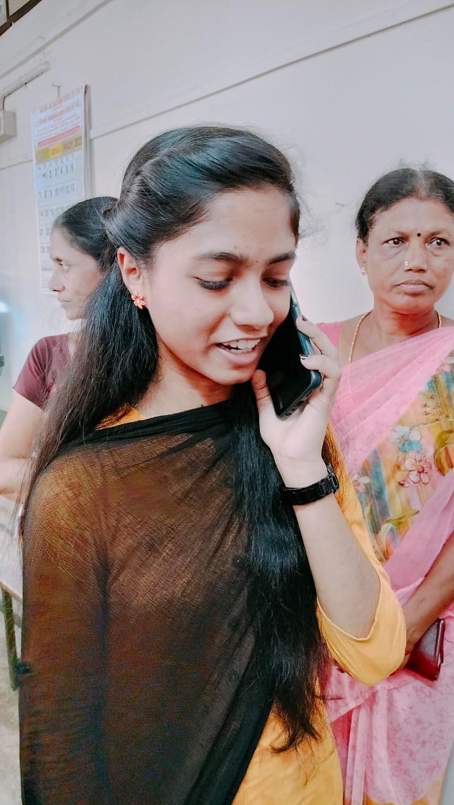 +2 தேர்வில் வரலாற்று சாதனை.. 600/600 மதிப்பெண் பெற்ற கூலி தொழிலாளியின் மகள்.. குவியும் பாராட்டுகள் !