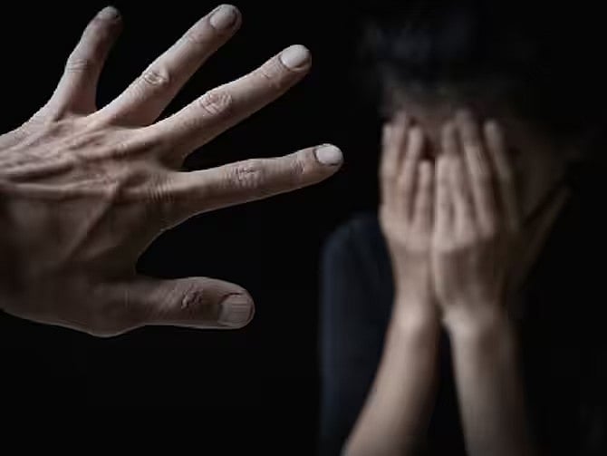 10 ரூபாய் கொடுத்து சிறுவனுக்கு பாலியல் தொல்லை.. வாலிபருக்கு அதிரடி தண்டனை விதித்த நீதிமன்றம் !