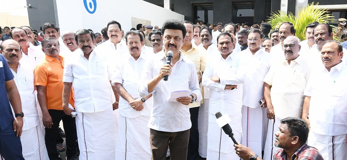 ”2 ஆண்டுகளில் ரூ.2,95,339 கோடி முதலீடு” : சென்னை விமான நிலையத்தில் முதலமைச்சர் மு.க.ஸ்டாலின் பேட்டி!