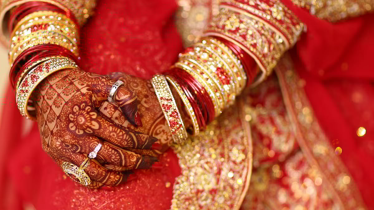 திருமணத்துக்கு மறுத்த பழங்குடியின இளம்பெண்.. ஆத்திரத்தில் கிராம மக்கள் செய்த செயலால் அதிர்ந்த காவல்துறை !