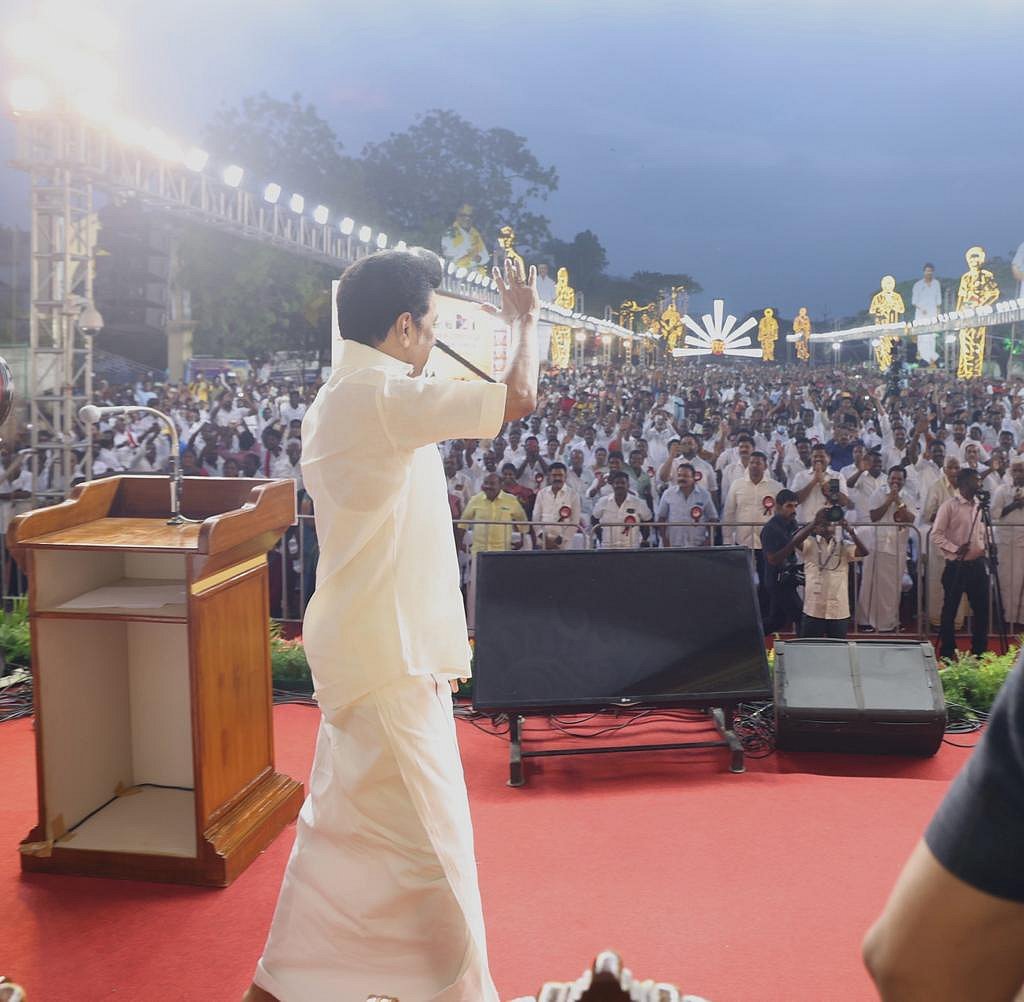 திராவிட மாடல் அரசின் 2 ஆண்டு சாதனை விளக்கப் பொதுக்கூட்டம் - முதலமைச்சரின் புகைப்படத் தொகுப்பு ! 