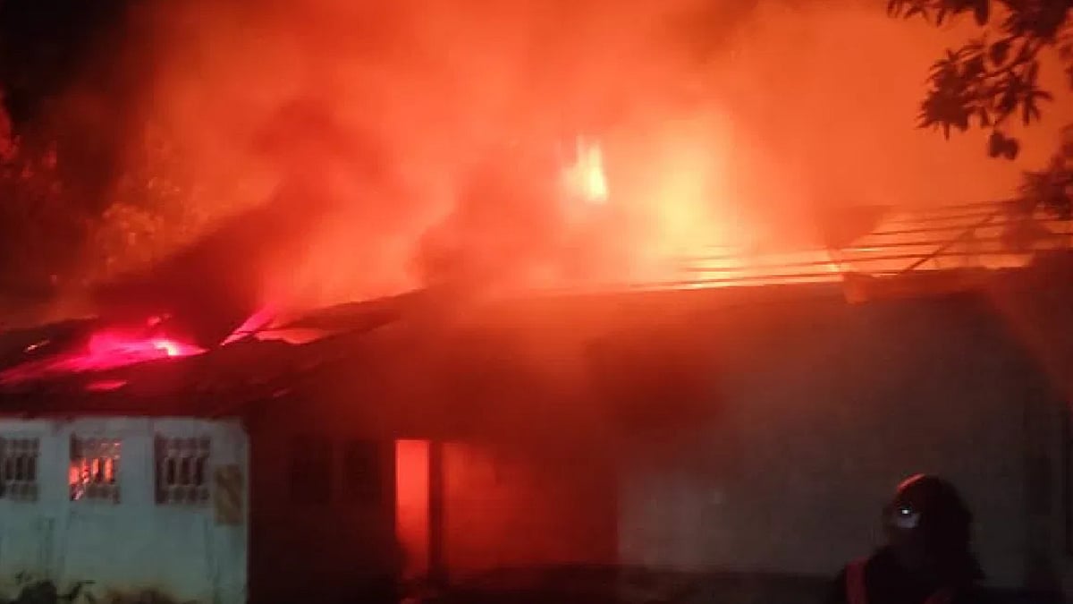 தாயின் இரகசிய உறவால் கடுப்பான மகள்:ஒரு கிராமத்துக்கே தீ வைத்த கொடூரம் -19 வயது மகள் செயலின் பின்னணி என்ன?